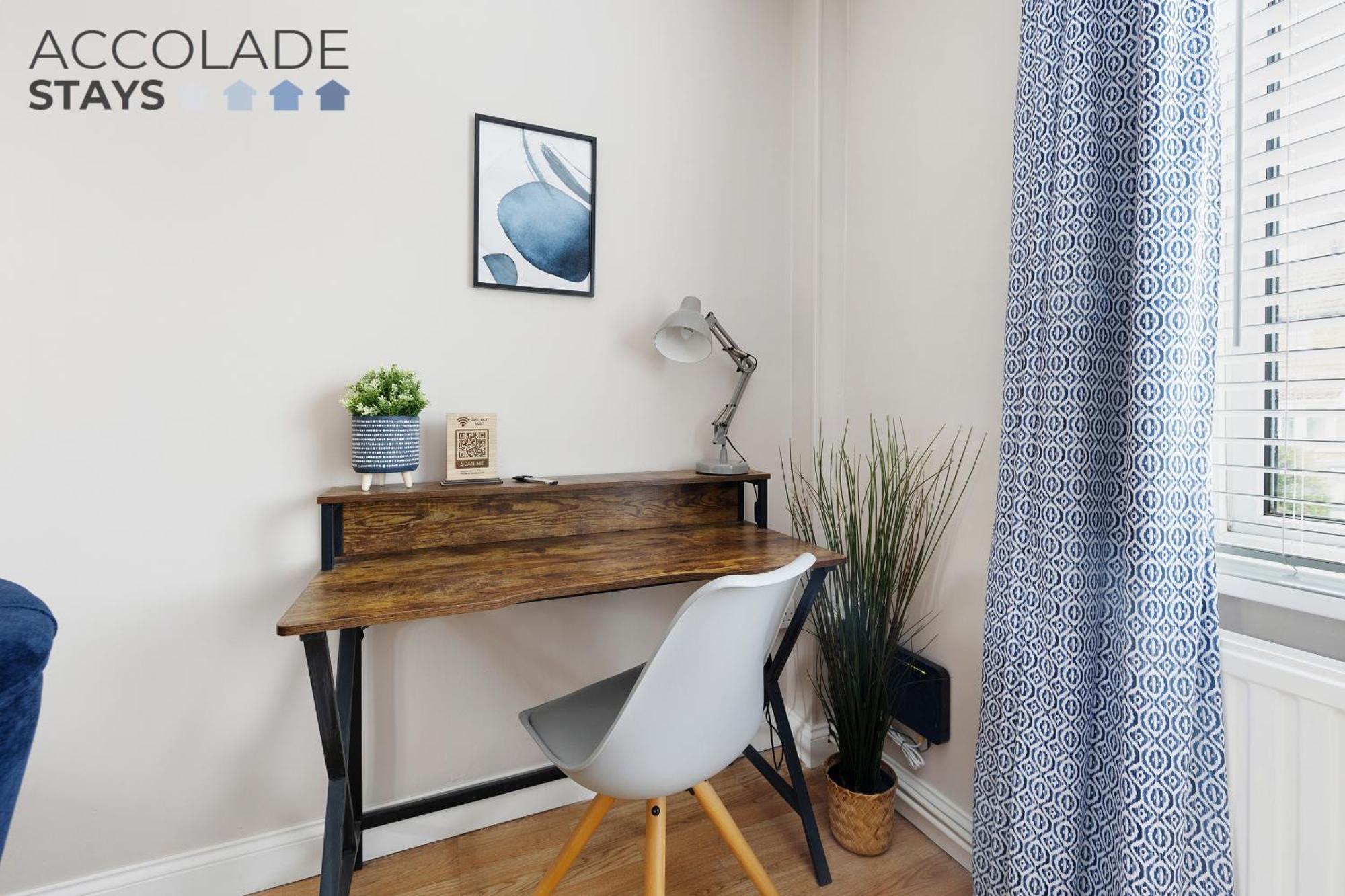 3 Bed, 2 Bath, Sleeps 6, With Free Parking & Wifi, Ideal For Contractors And Families