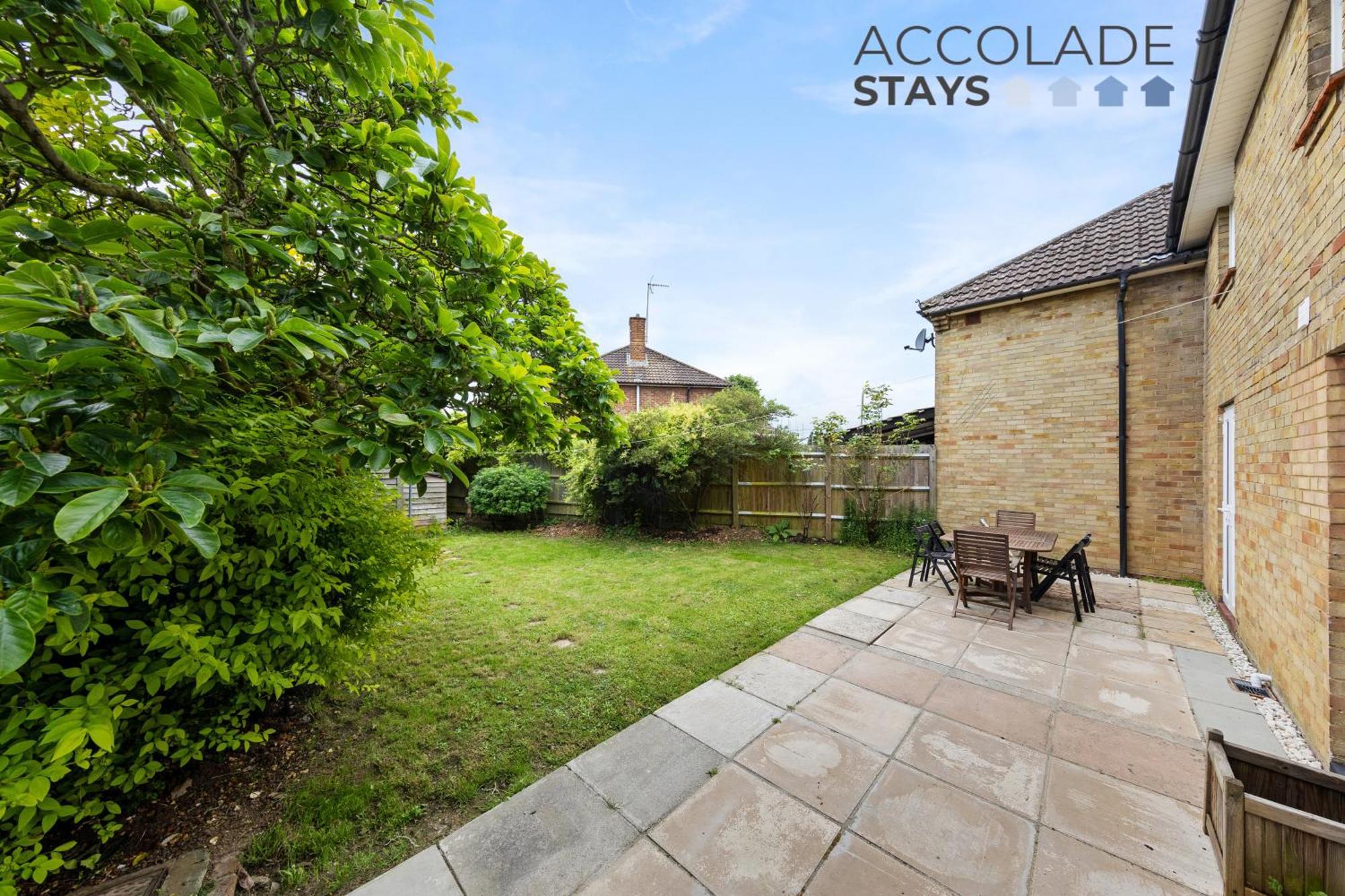 Holiday home 3 Bed, 2 Bath, Sleeps 6, With Free Parking & Wifi, Ideal For Contractors And Families *