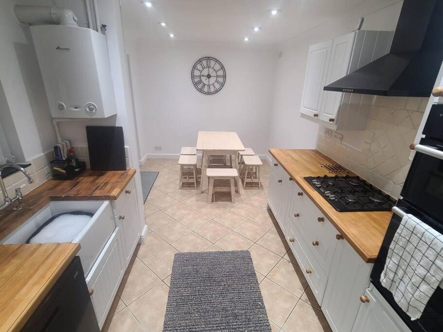 Spacious 3br In Basingstoke