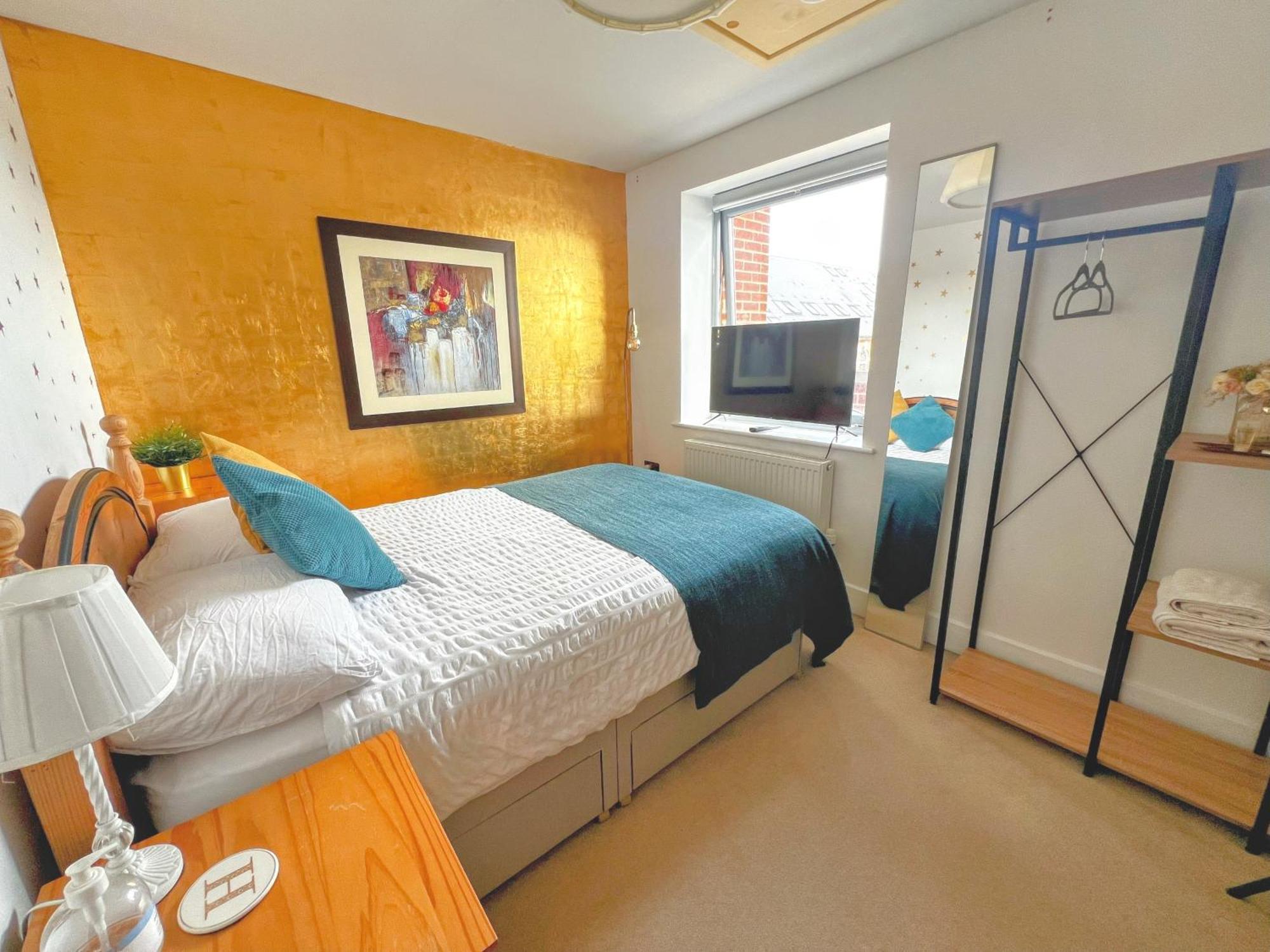 Gold Penthouse 5min To Hospital Basingstoke
