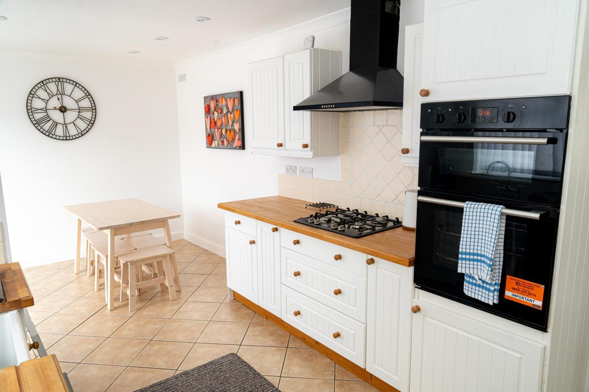 Spacious 3br In * Basingstoke
