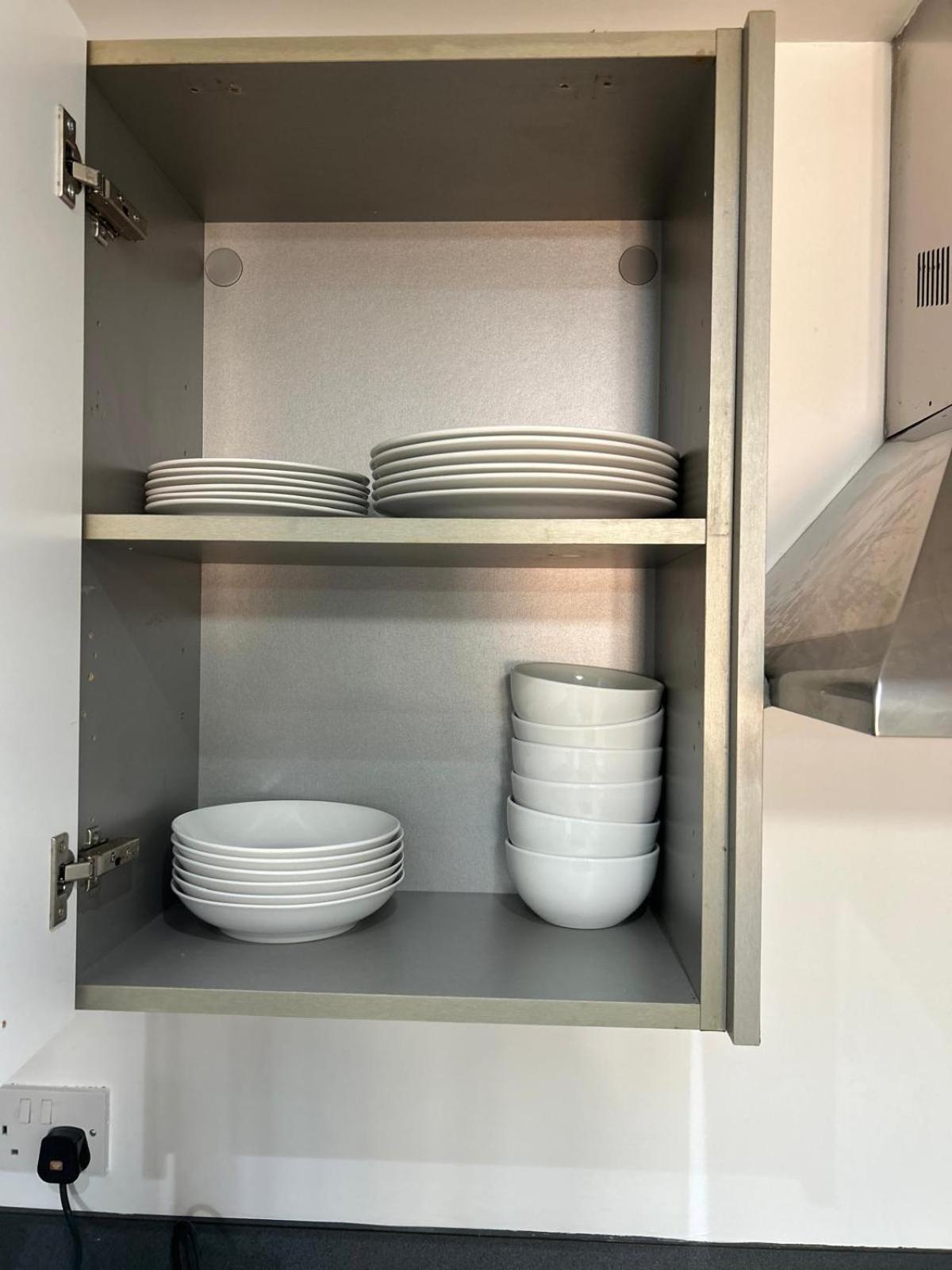 Wow 4 Beds 2 Bath With Lift Refurbished Apartment *