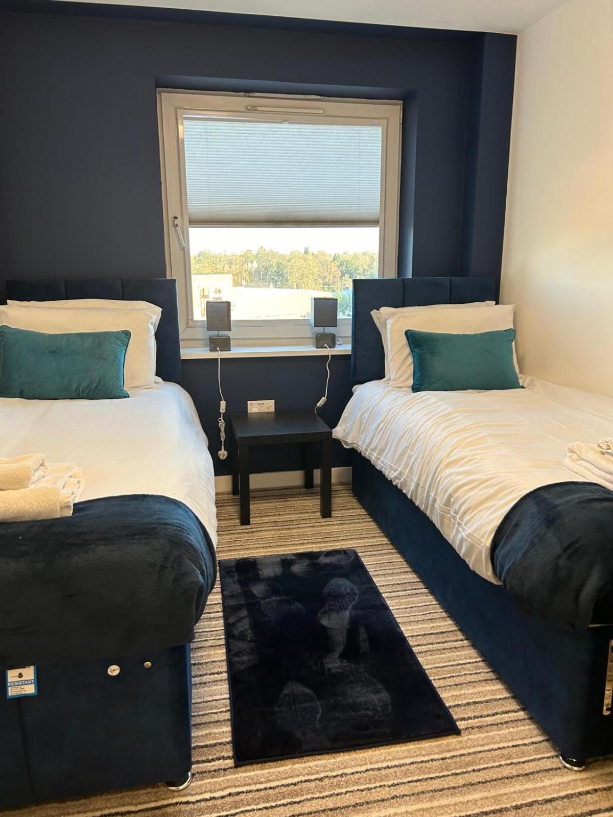 Wow 4 Beds 2 Bath With Lift Refurbished Apartment *