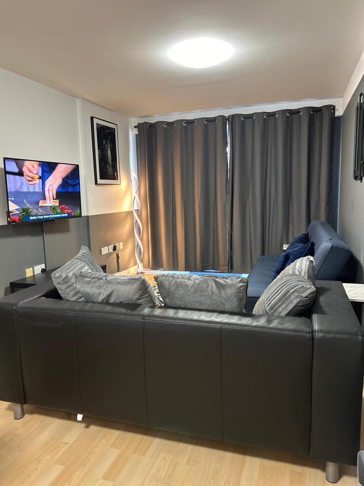 Wow 4 Beds 2 Bath With Lift Refurbished Apartment Basingstoke