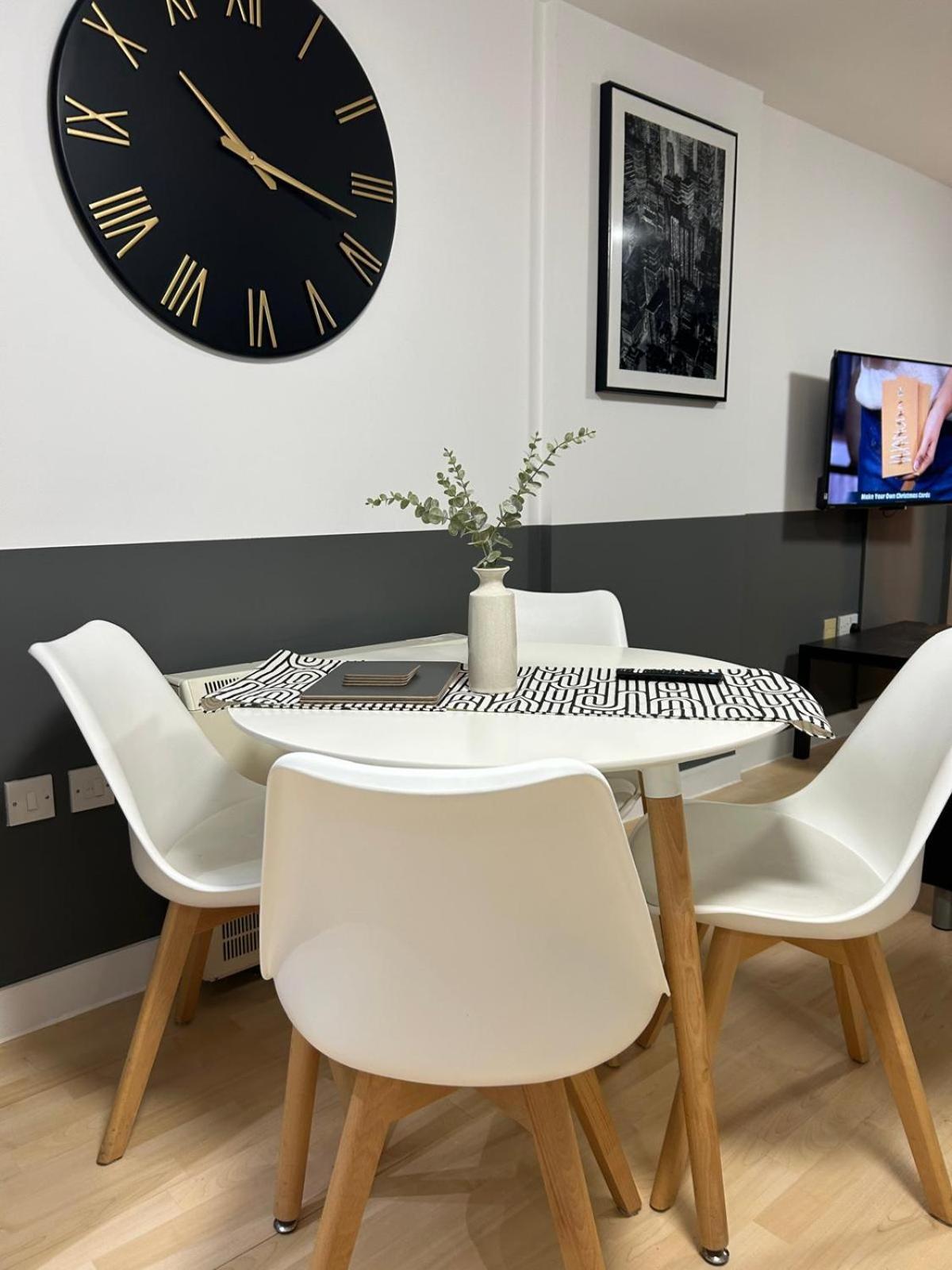 Apartamento Wow 4 Beds 2 Bath With Lift Refurbished Apartment Basingstoke