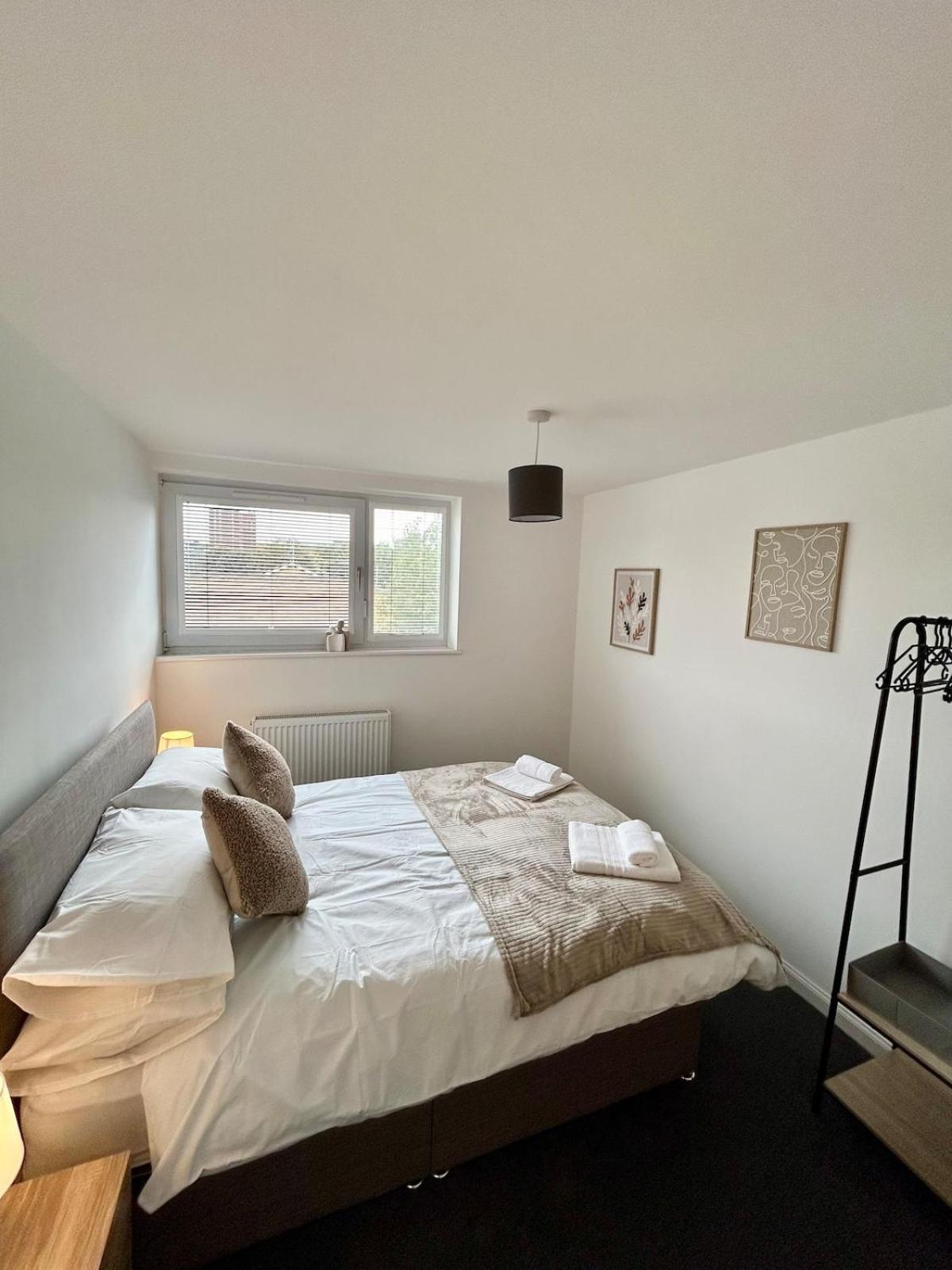 Charming 2 Bedroom Flat In Centre Basingstoke