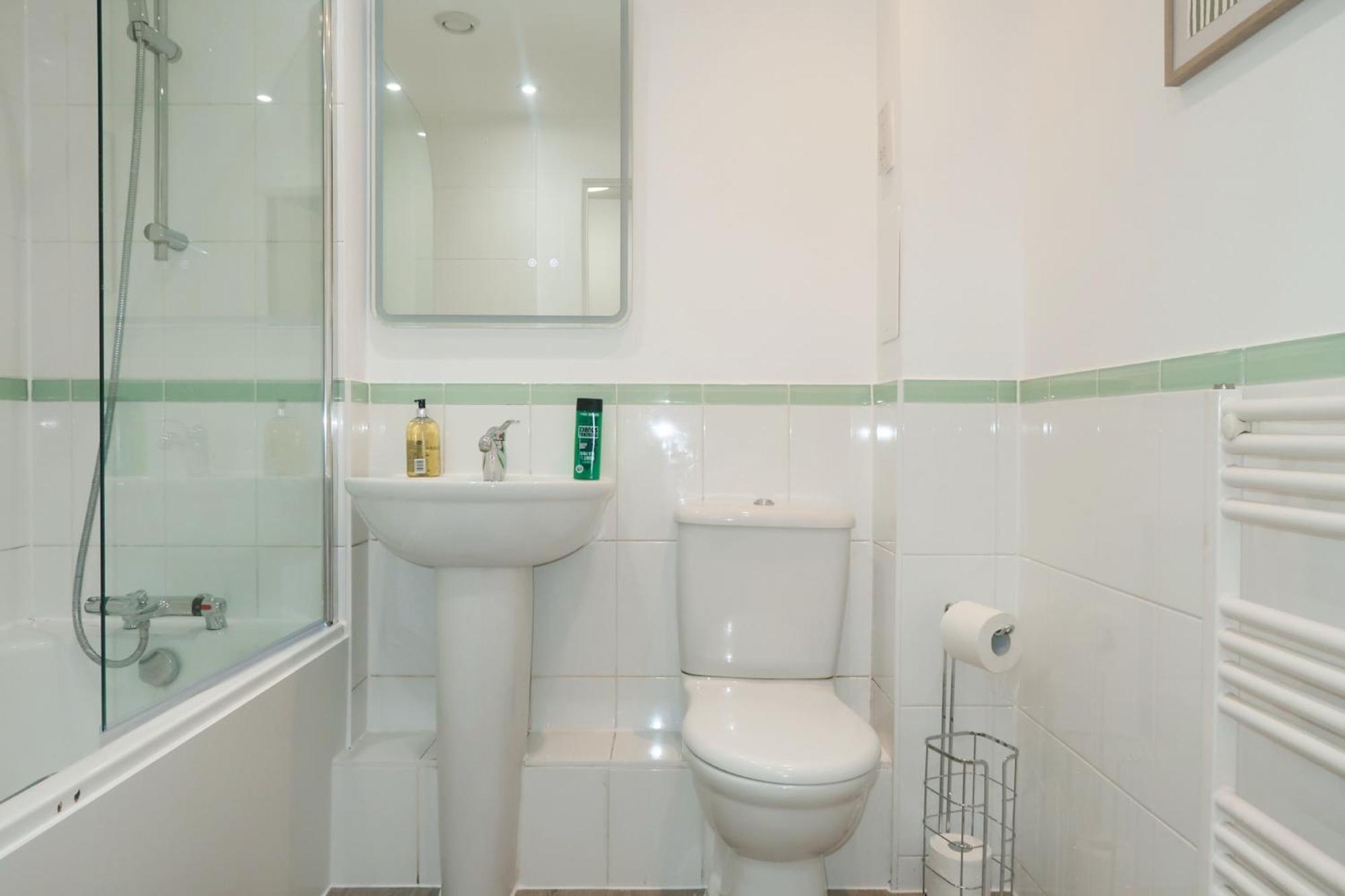 Refurbished Apartment 2 Bath 2 Bedroom Wlift! Apartment Basingstoke
