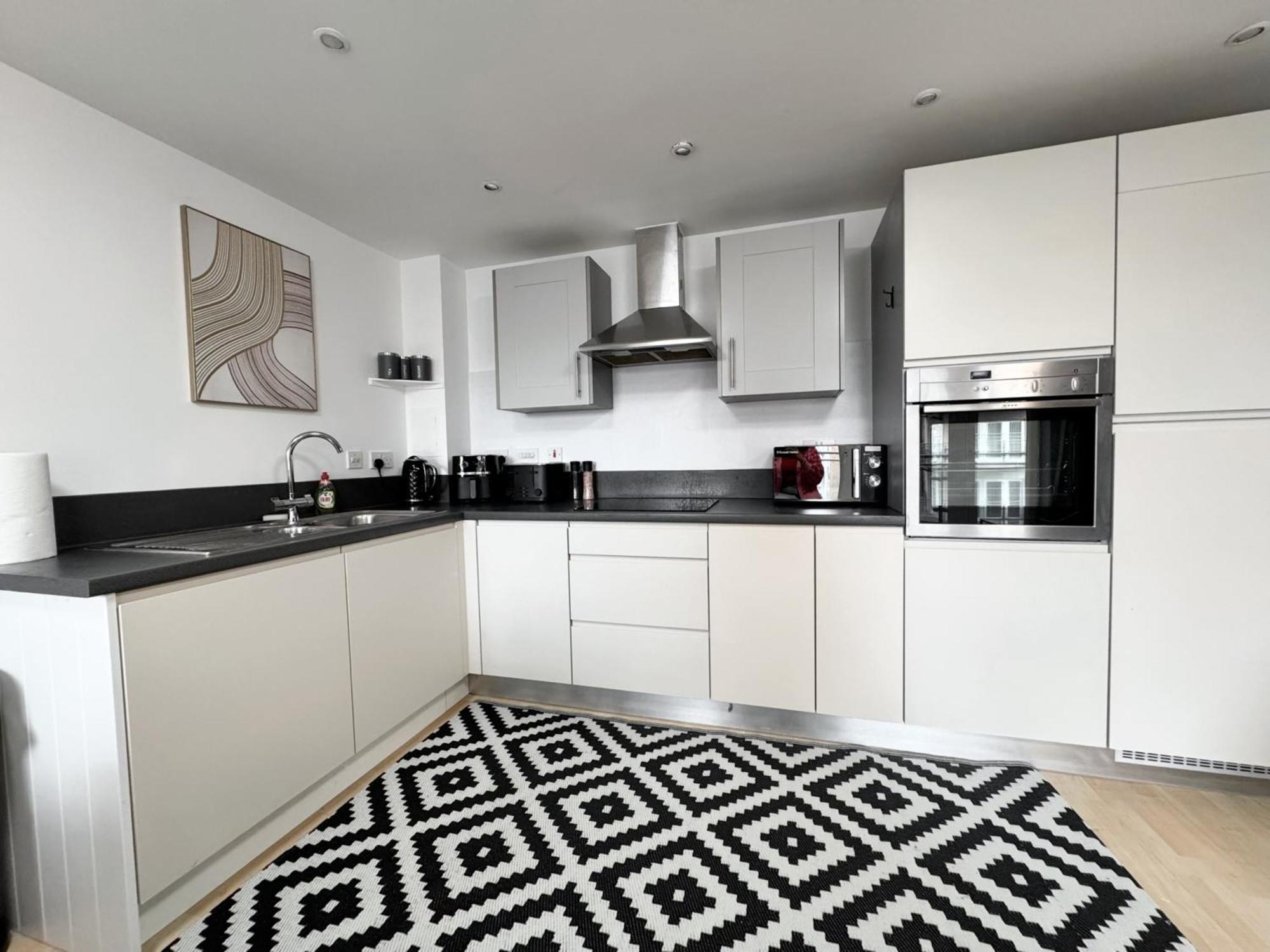 Apartment Refurbished Apartment 2 Bath 2 Bedroom Wlift! *