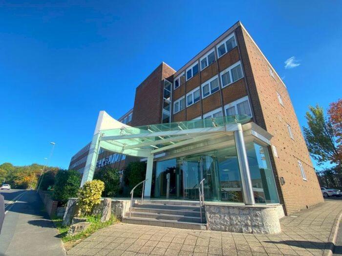 Sapphire Luxe- Sleeps 4 With Free Parking Apartamento Basingstoke