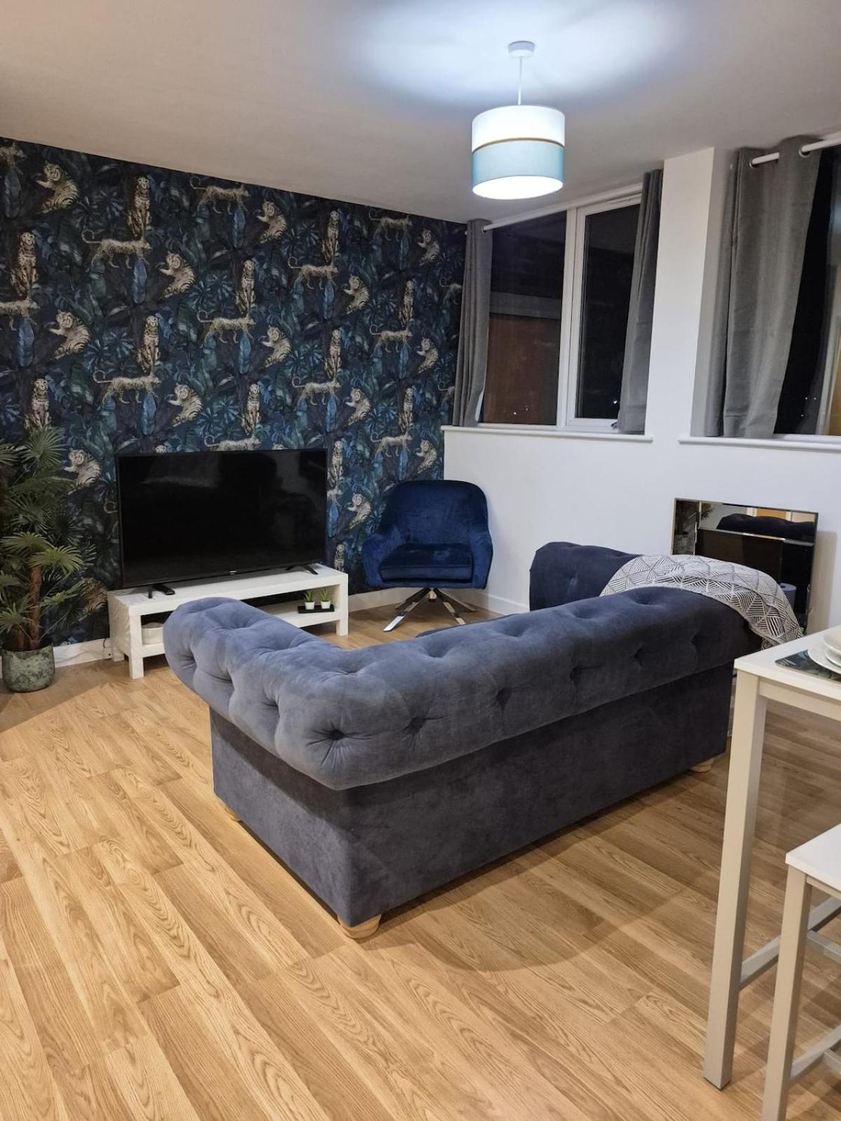 Sapphire Luxe- Sleeps 4 With Free Parking * Basingstoke