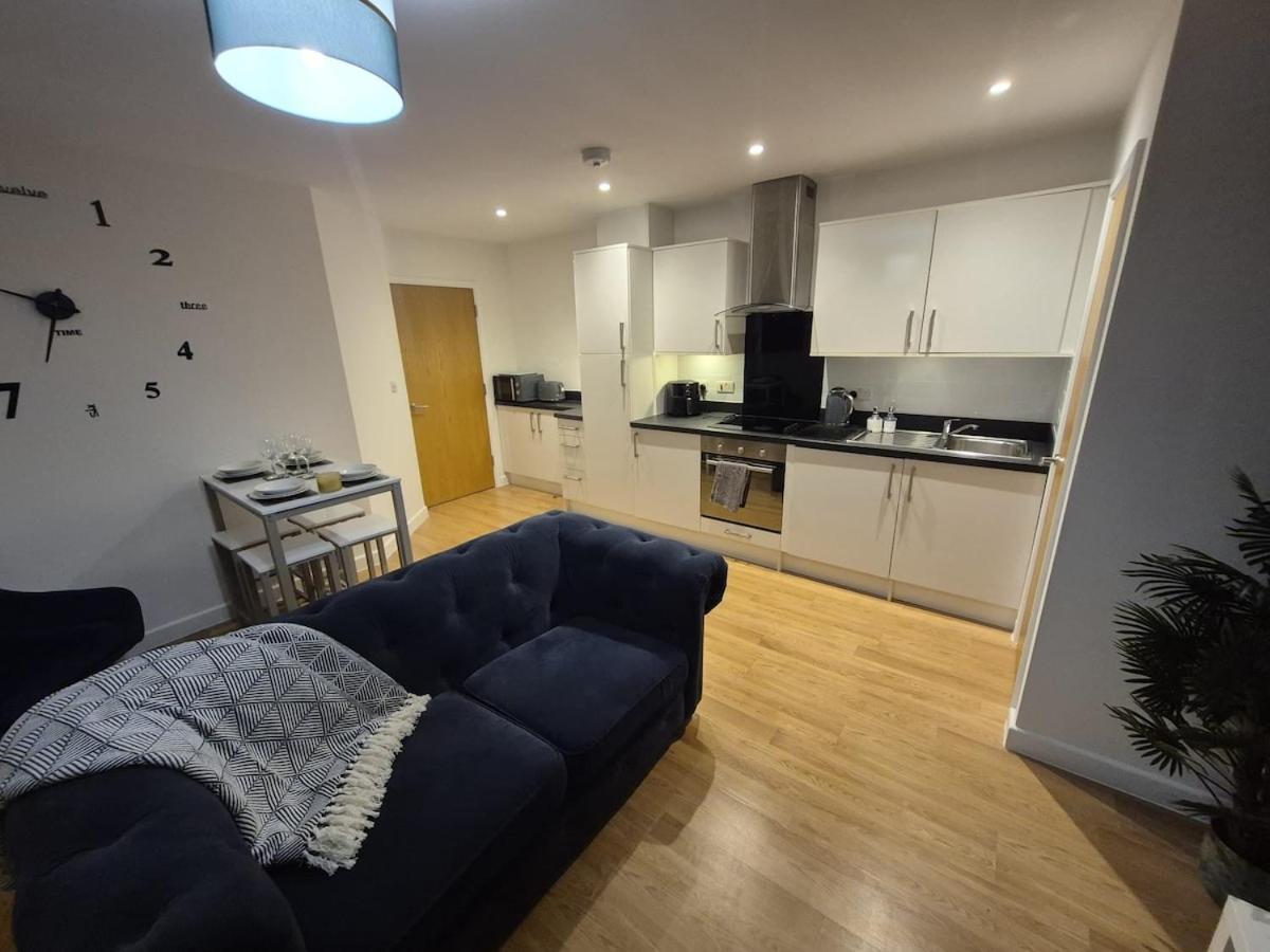 Sapphire Luxe- Sleeps 4 With Free Parking Basingstoke