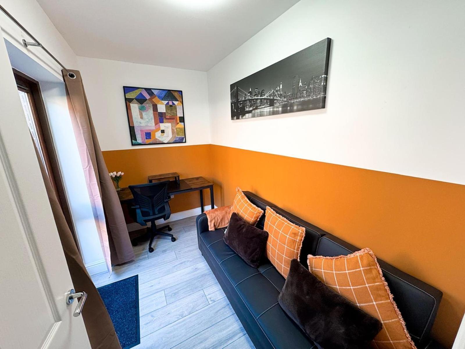 Hospital House 7 Beds Office Free Parking Holiday home *