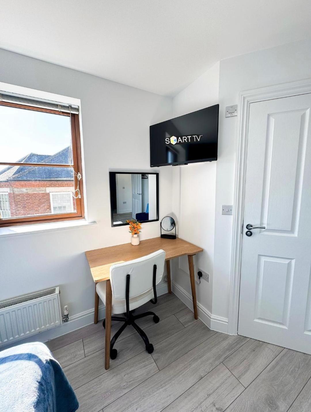 Hospital House 7 Beds Office Free Parking Holiday home