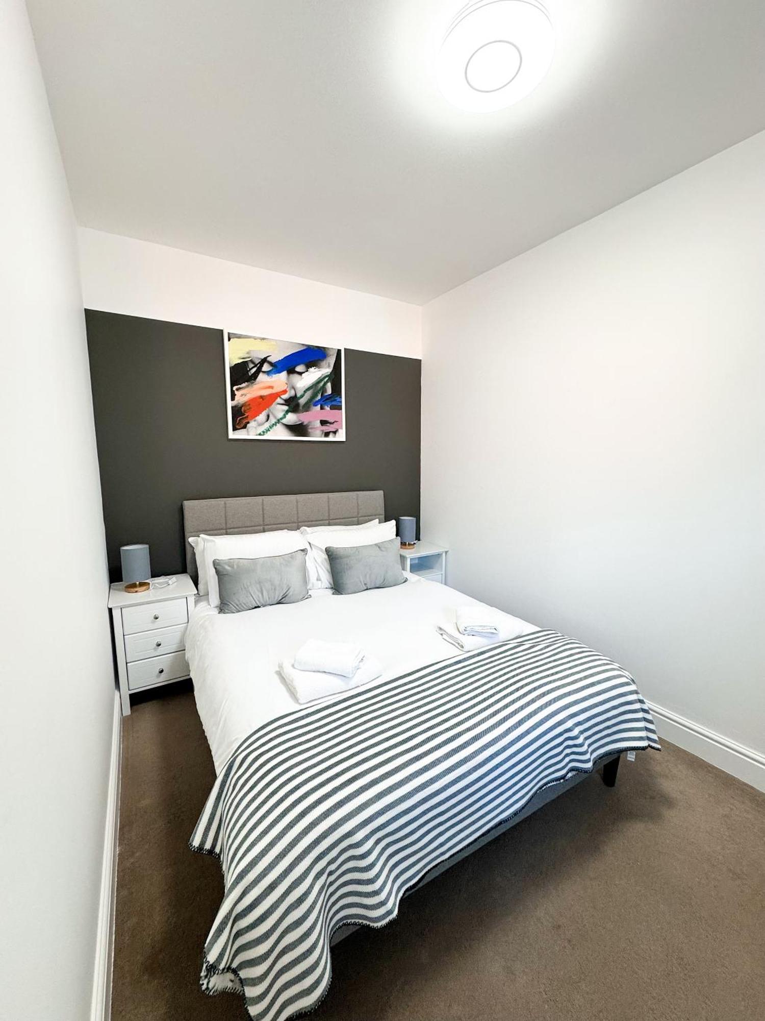 Hospital House 7 Beds Office Free Parking Holiday home *