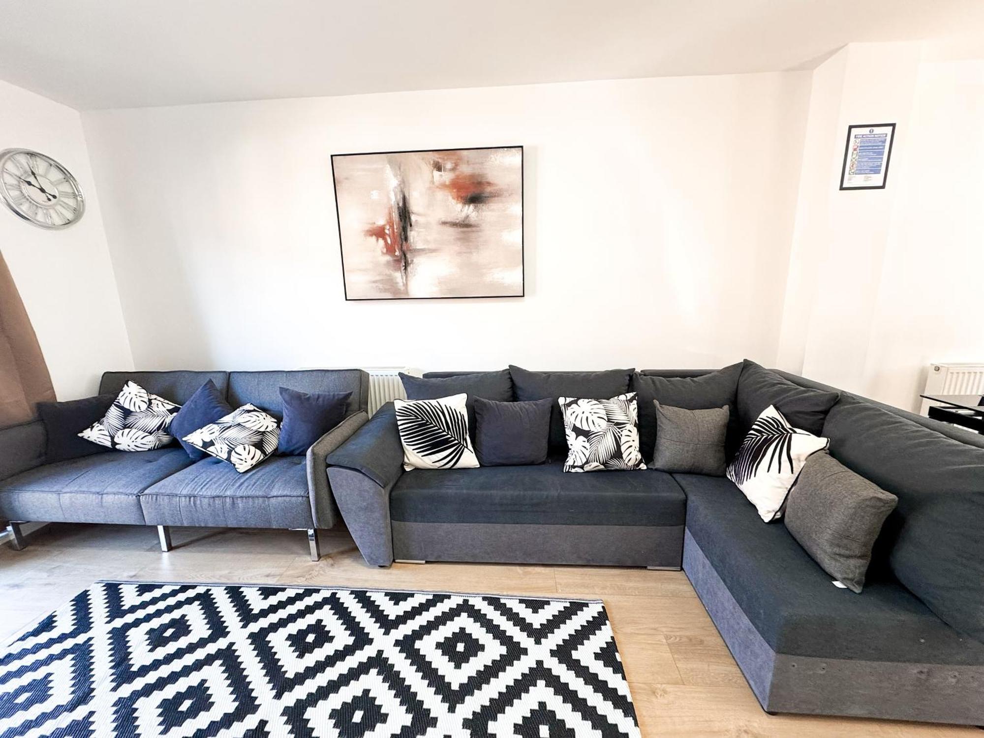 Hospital House 7 Beds Office Free Parking Holiday home Basingstoke