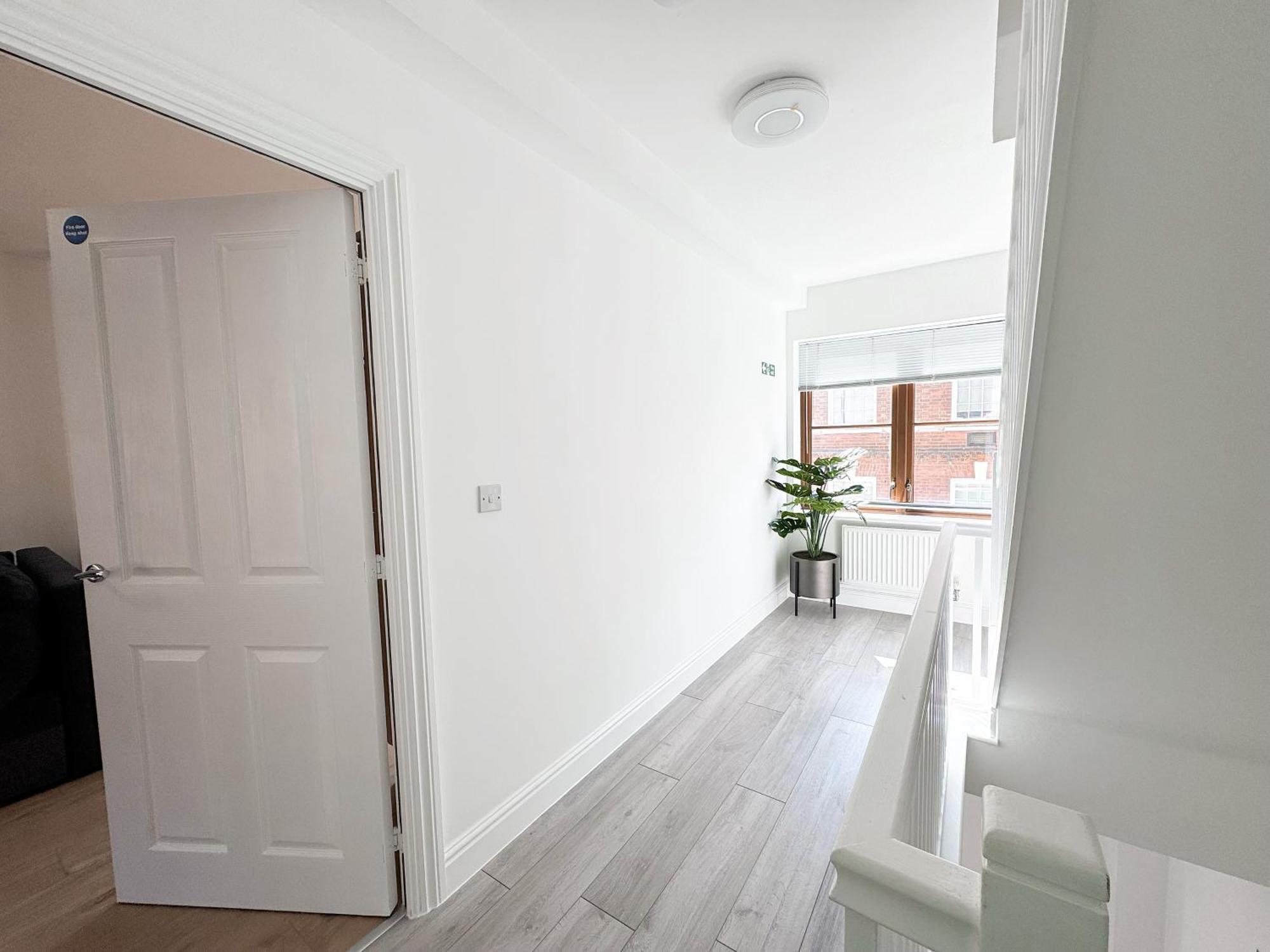 Hospital House 7 Beds Office Free Parking