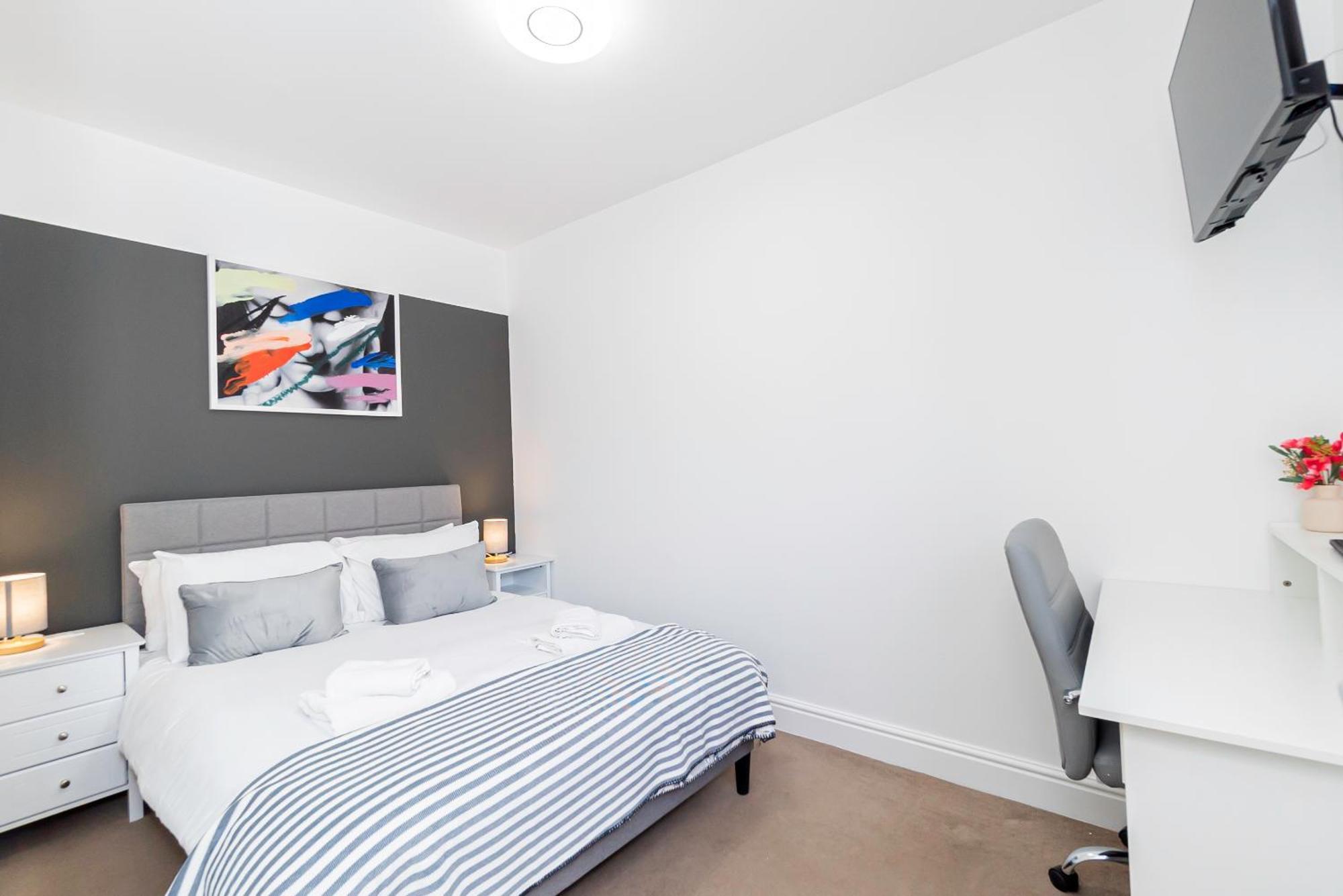 Holiday home Hospital House 7 Beds Office Free Parking Basingstoke