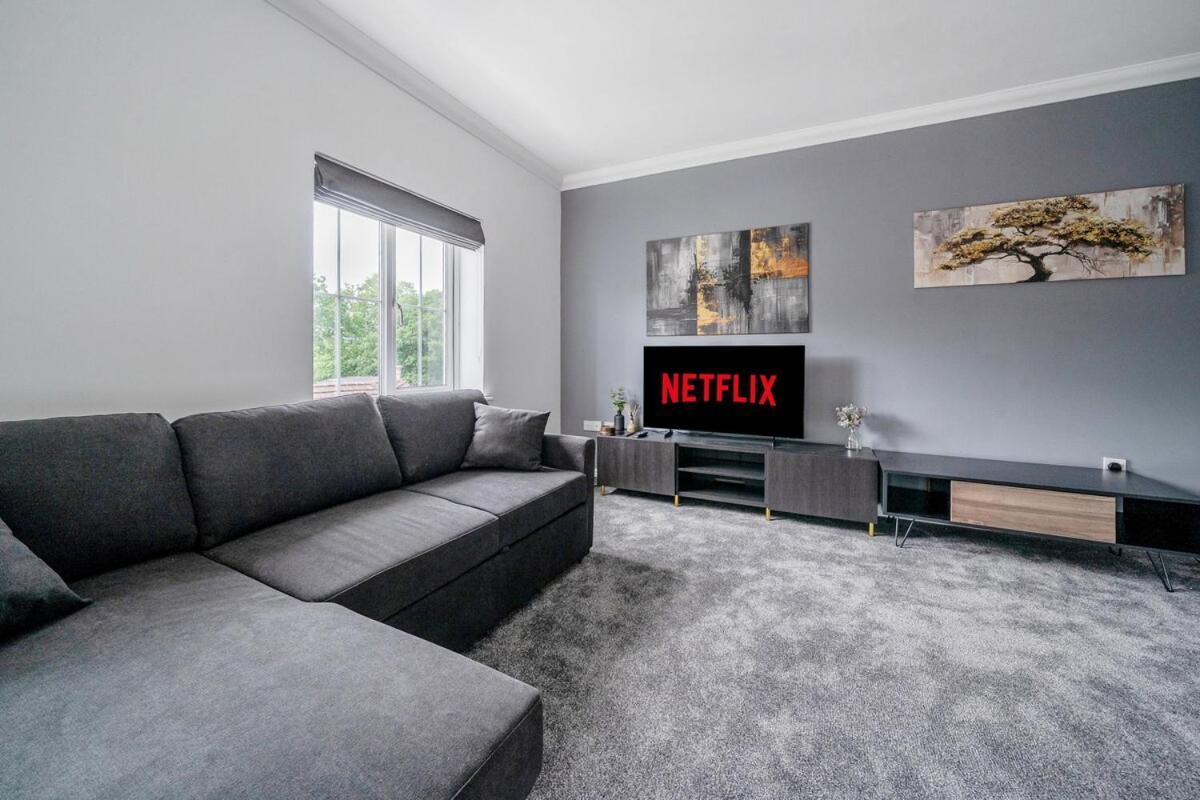 Modern 2 Bed Located Chineham Business Park With Free Parking, Wifi, Netflix By Ai Estate Group