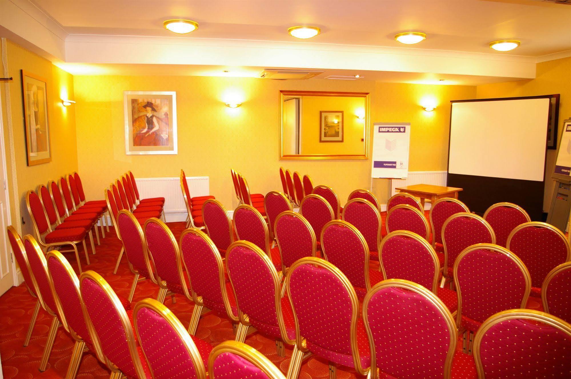 Red Lion Hotel 3*