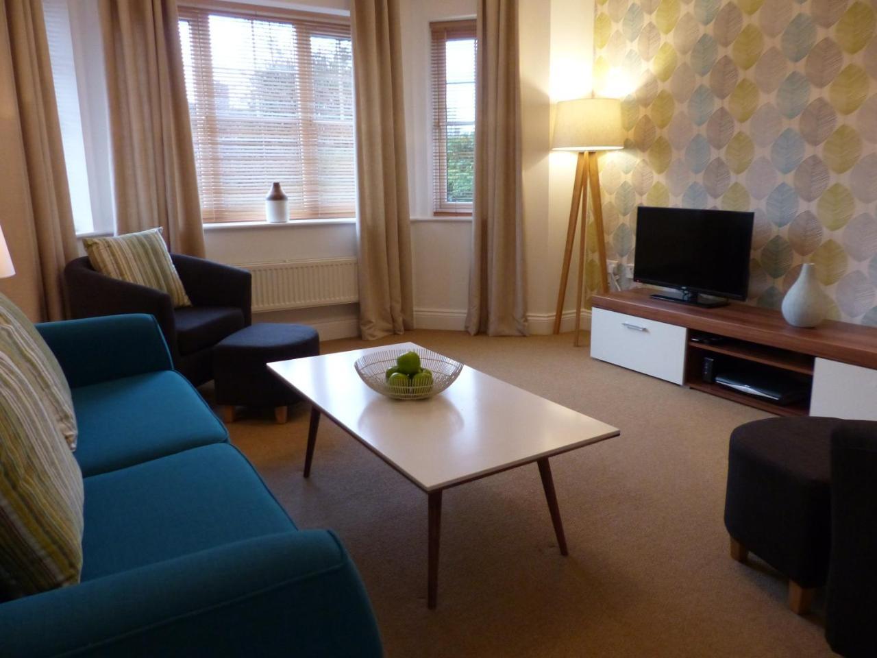 St Raphael House, Centre Charming Basingstoke