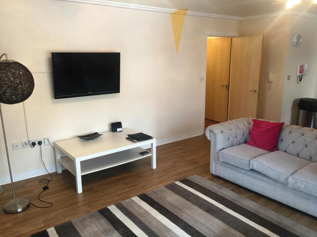 Contemporary Apartments, Balcony & Parking Basingstoke