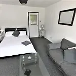 Town Centre Studio Flat!