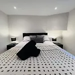 Modern One Bedroom Apartment, Basingstoke Central