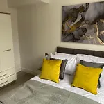 Cosy 2-Bed Apartment In The Heart Of Basingstoke