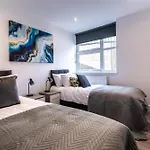 Accessible 2-Bed Apartment In Central Basingstoke