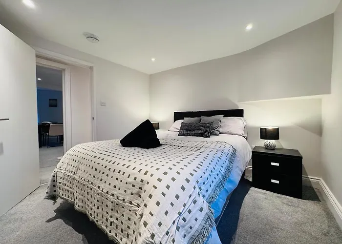 Modern One Bedroom Apartment, Basingstoke Central