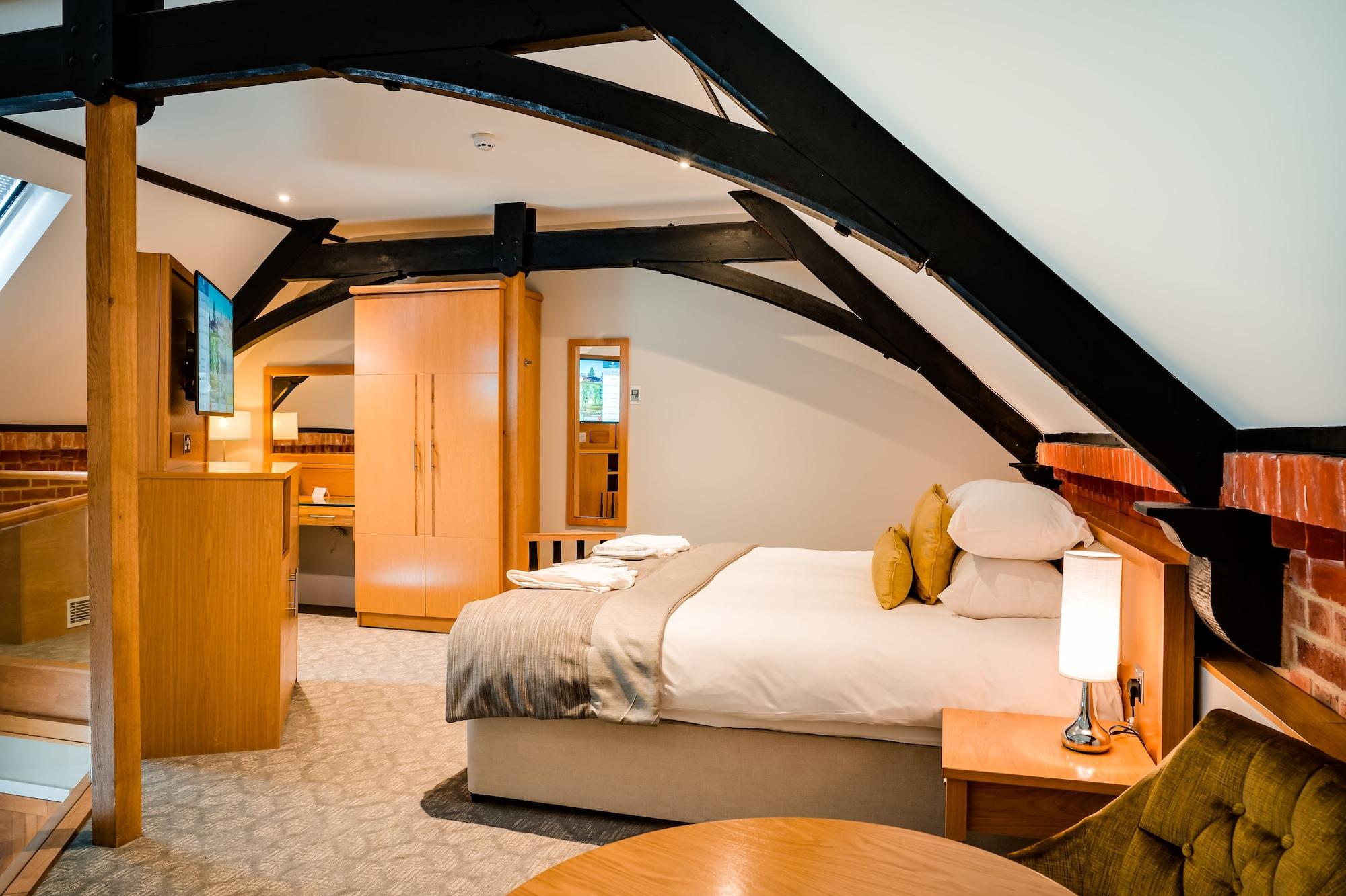Oakley Hall Hotel
