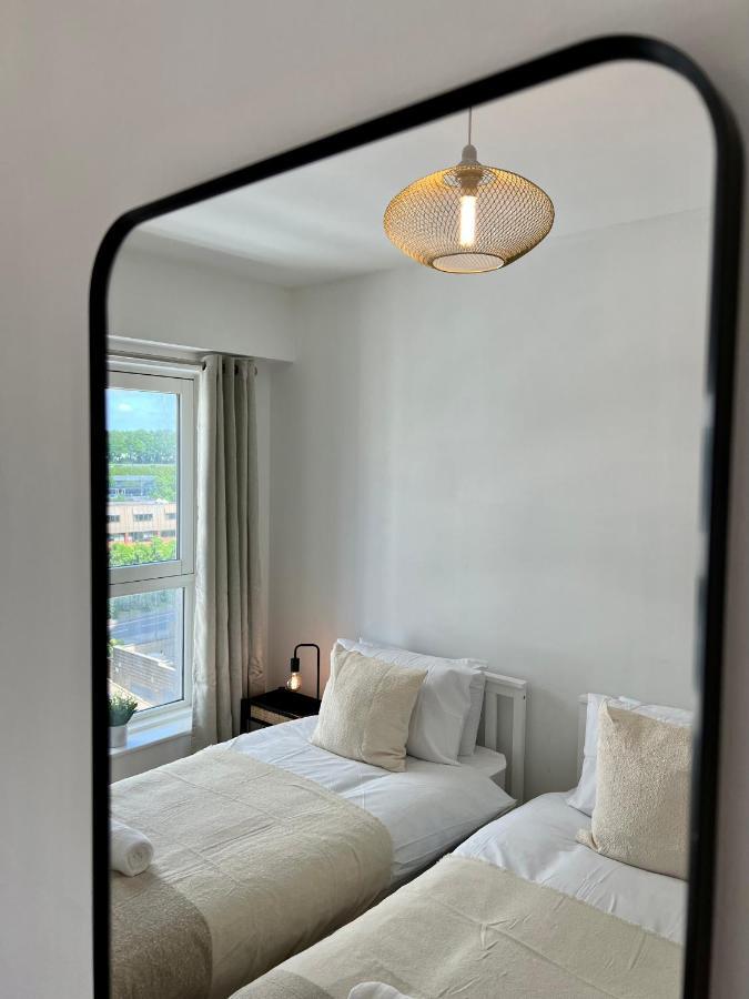 Apartment 2 Bedroom Serviced With Free Parking, Wifi & Netflix, *