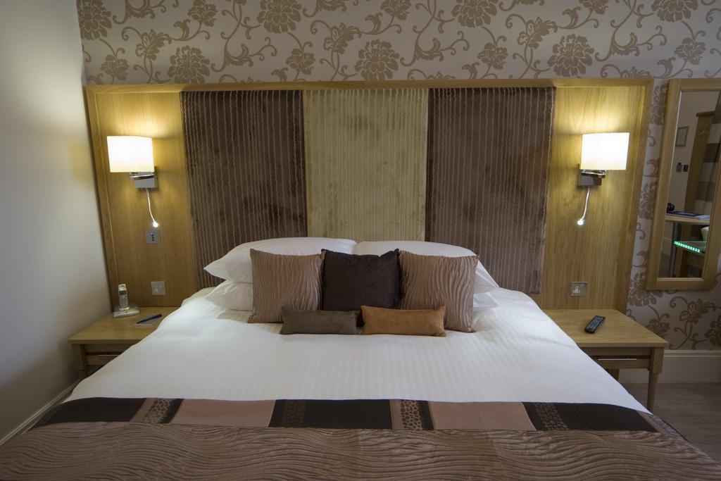 Oakley Hall 4*