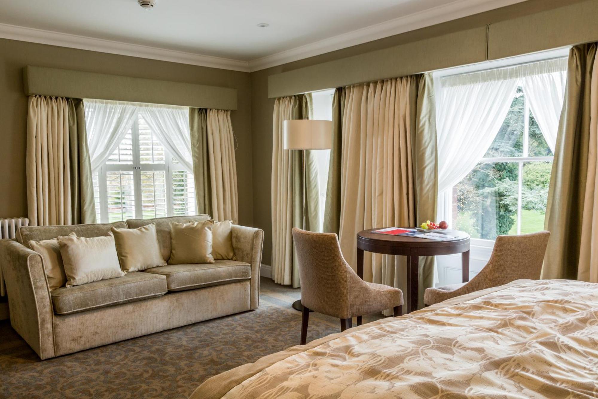 Oakley Hall Hotel 4*