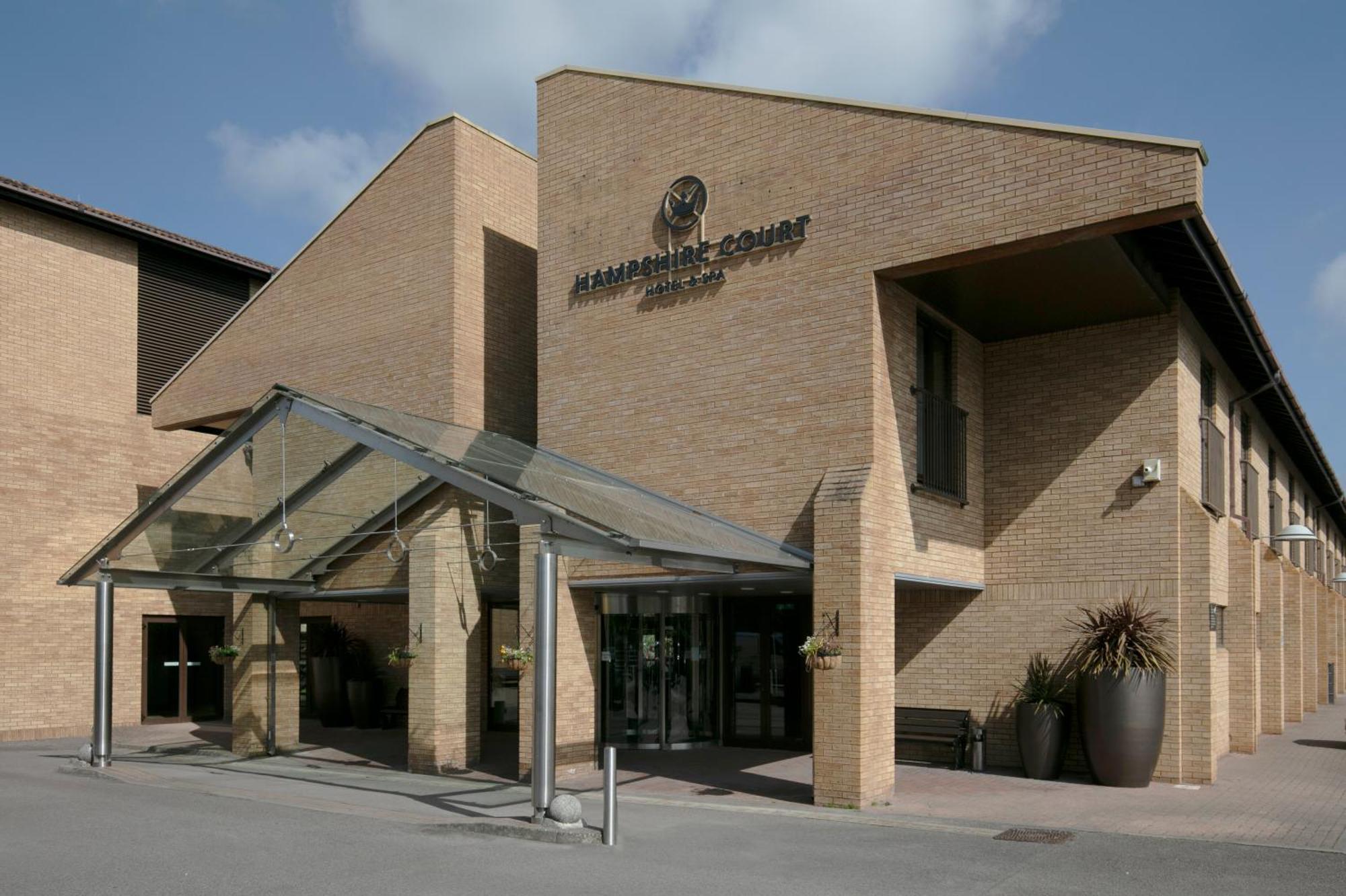 Hampshire Court & Hotel 4*