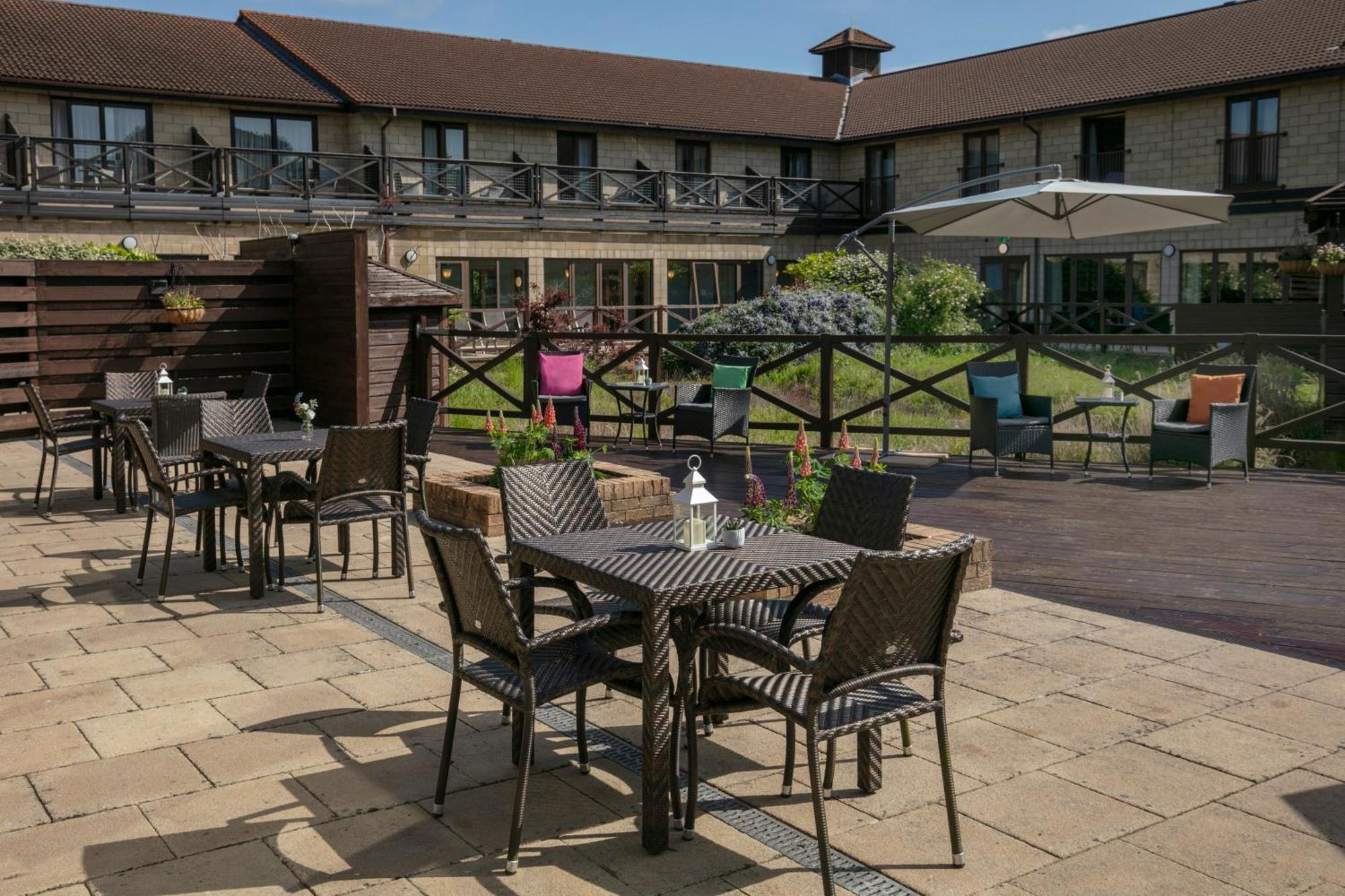 Hampshire Court & Hotel 4*