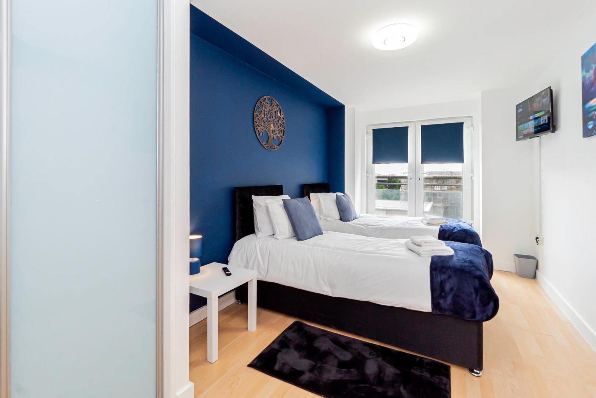 Apartment Chic 2-bedroom Retreat 7 Mins To Station & Shop