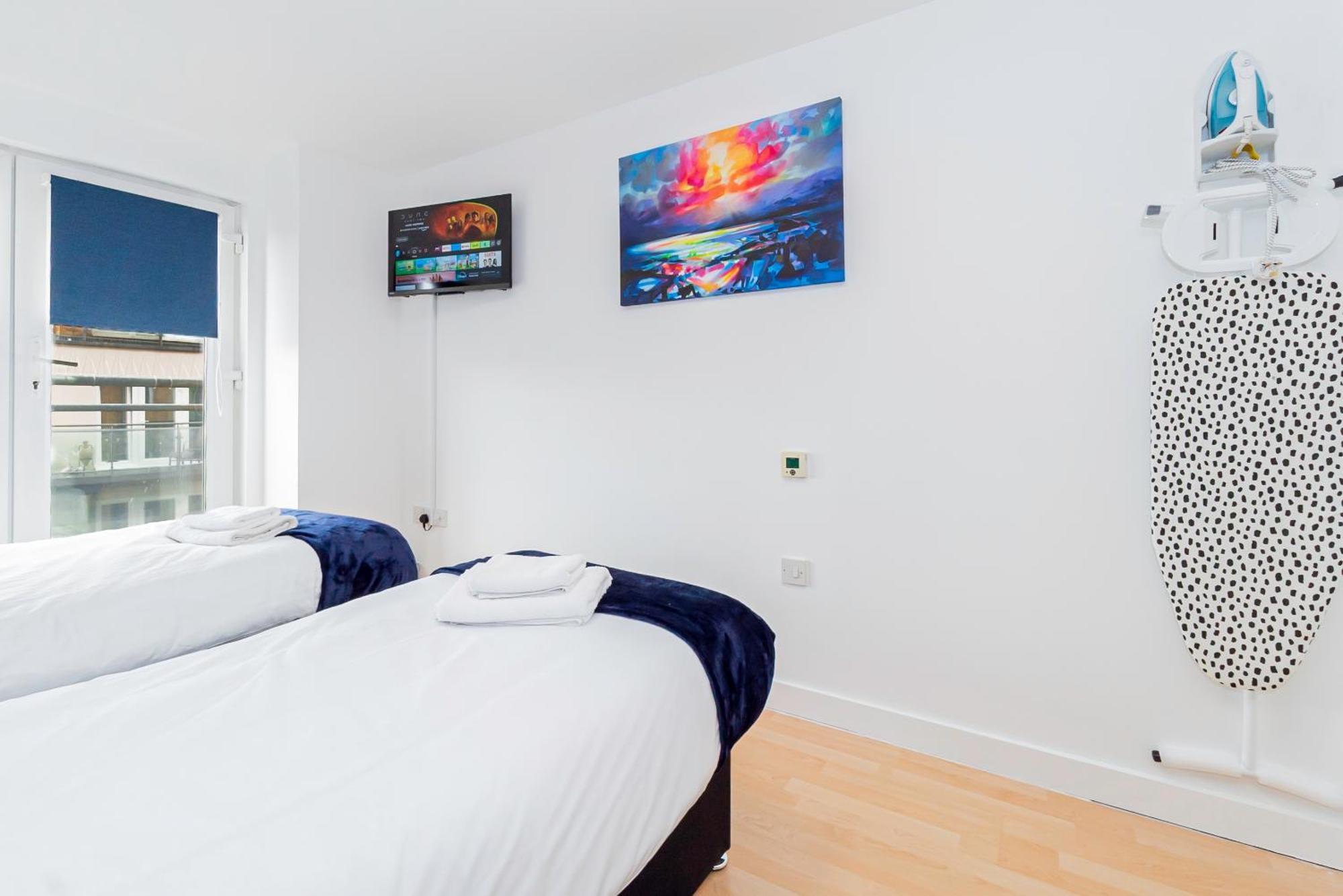 Apartment Chic 2-bedroom Retreat 7 Mins To Station & Shop *
