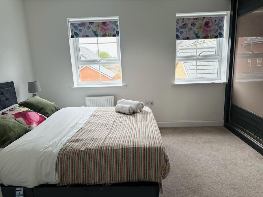 Elegant With Outdoor Space Basingstoke