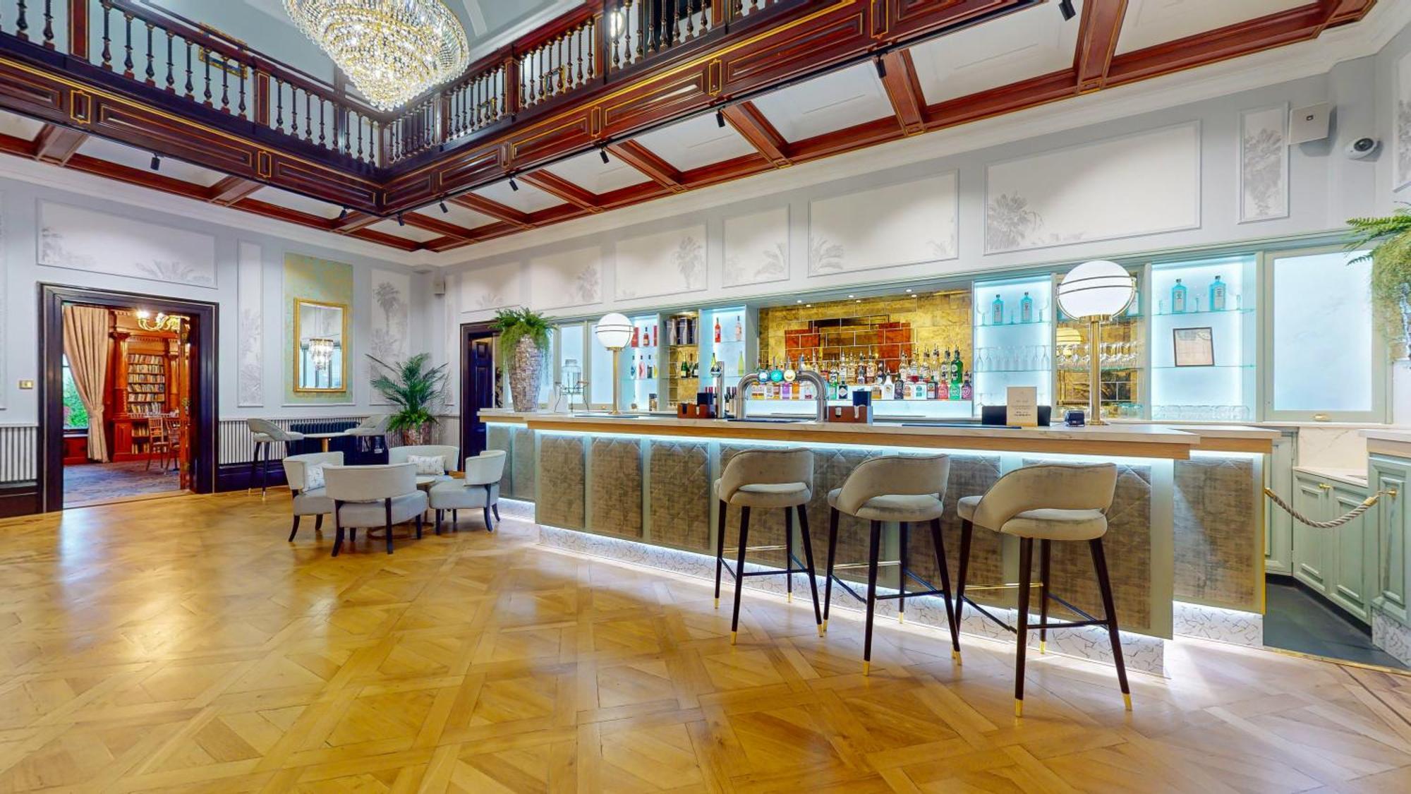 Oakley Hall 4*