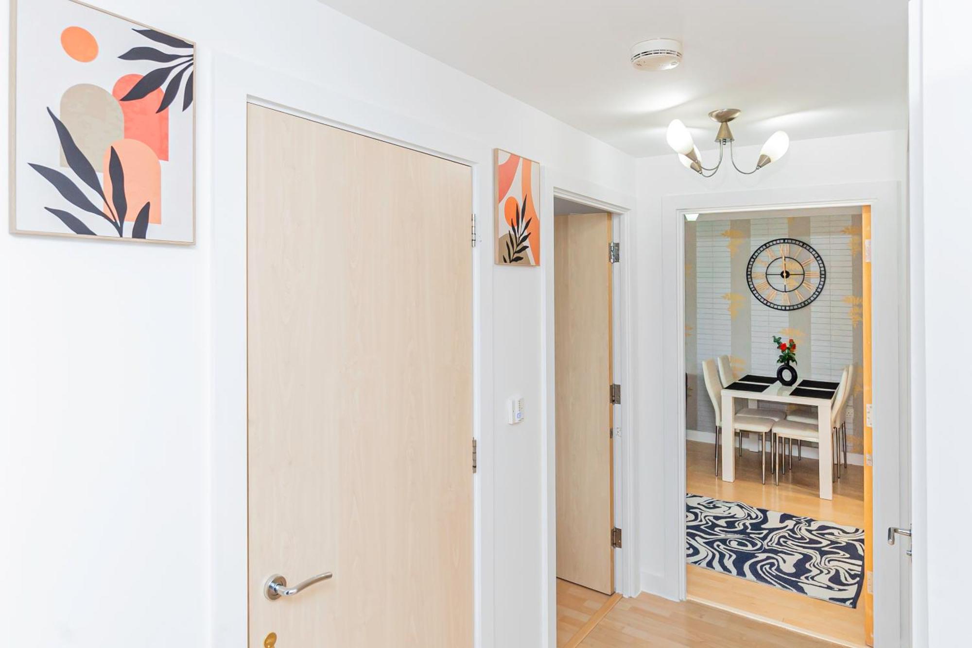 Chic 2-bedroom Retreat 7 Mins To Station & Shop *