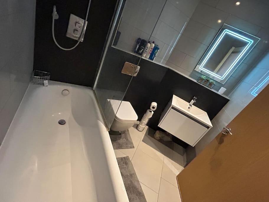 Apartamento 1 Bedroom Luxury In Basingstoke
