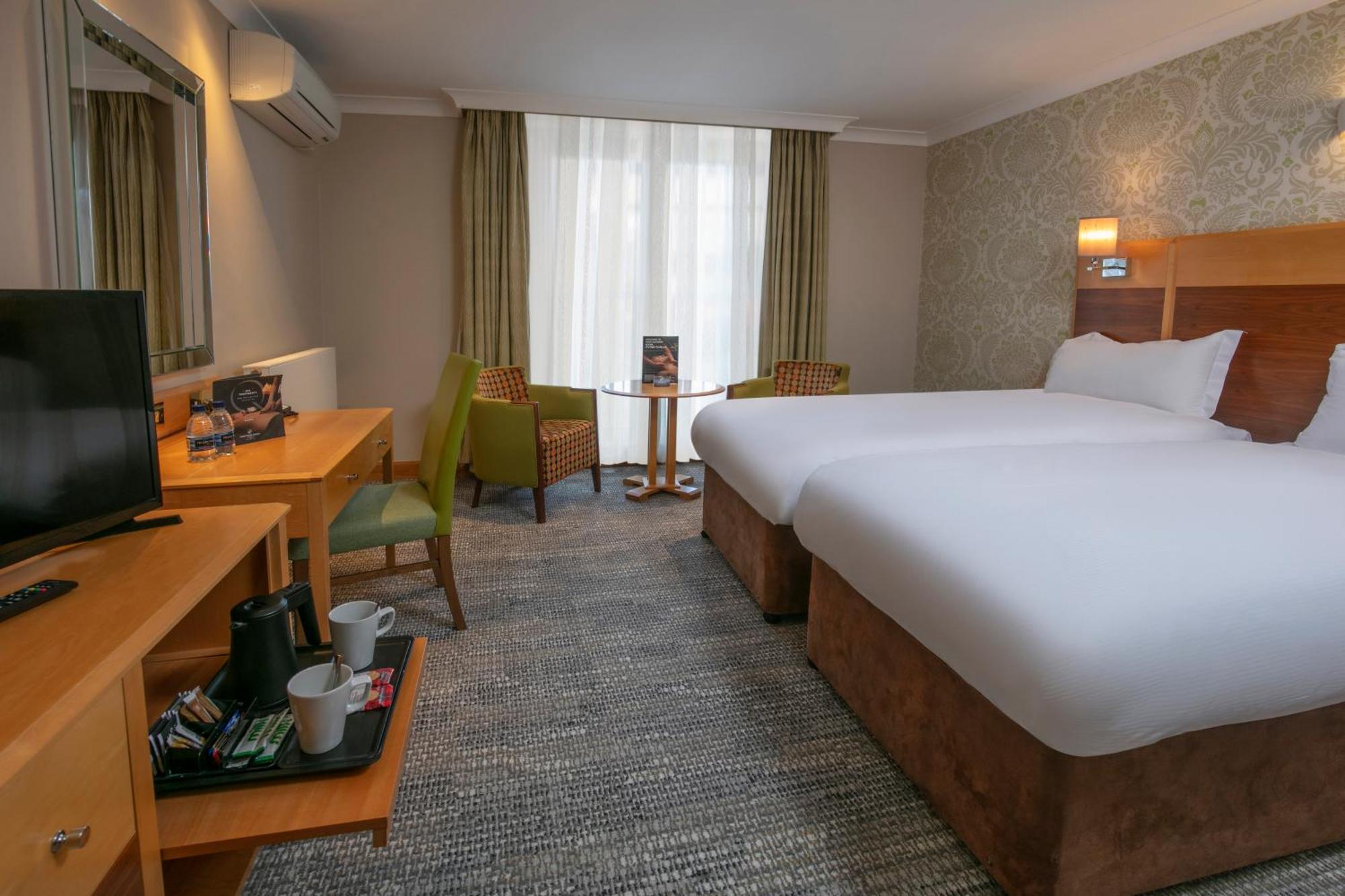 Hampshire Court & 4* Basingstoke