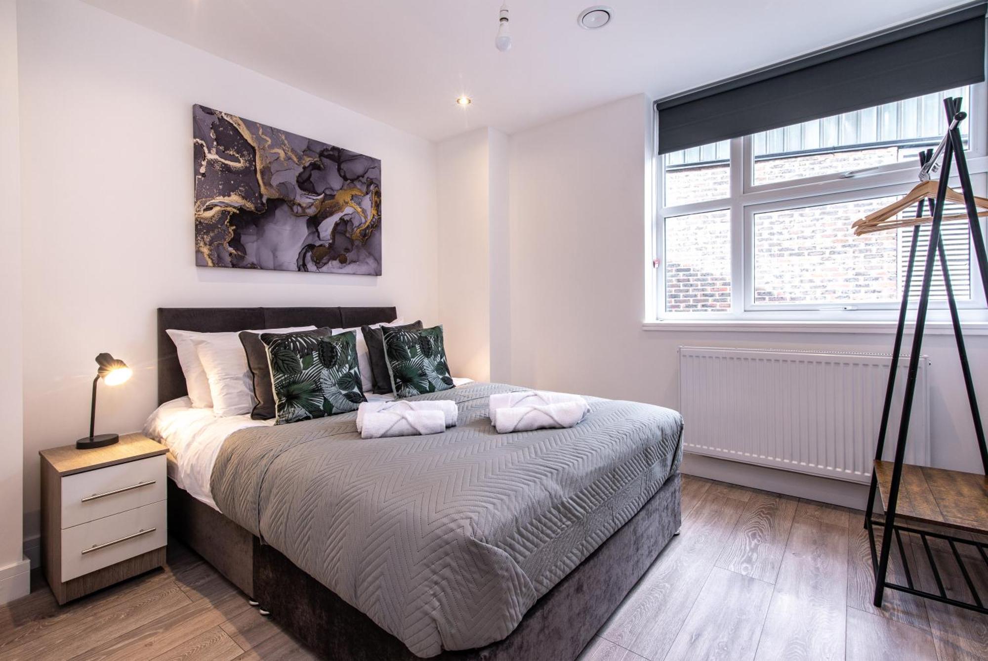 Accessible 2-bed In Apartment *