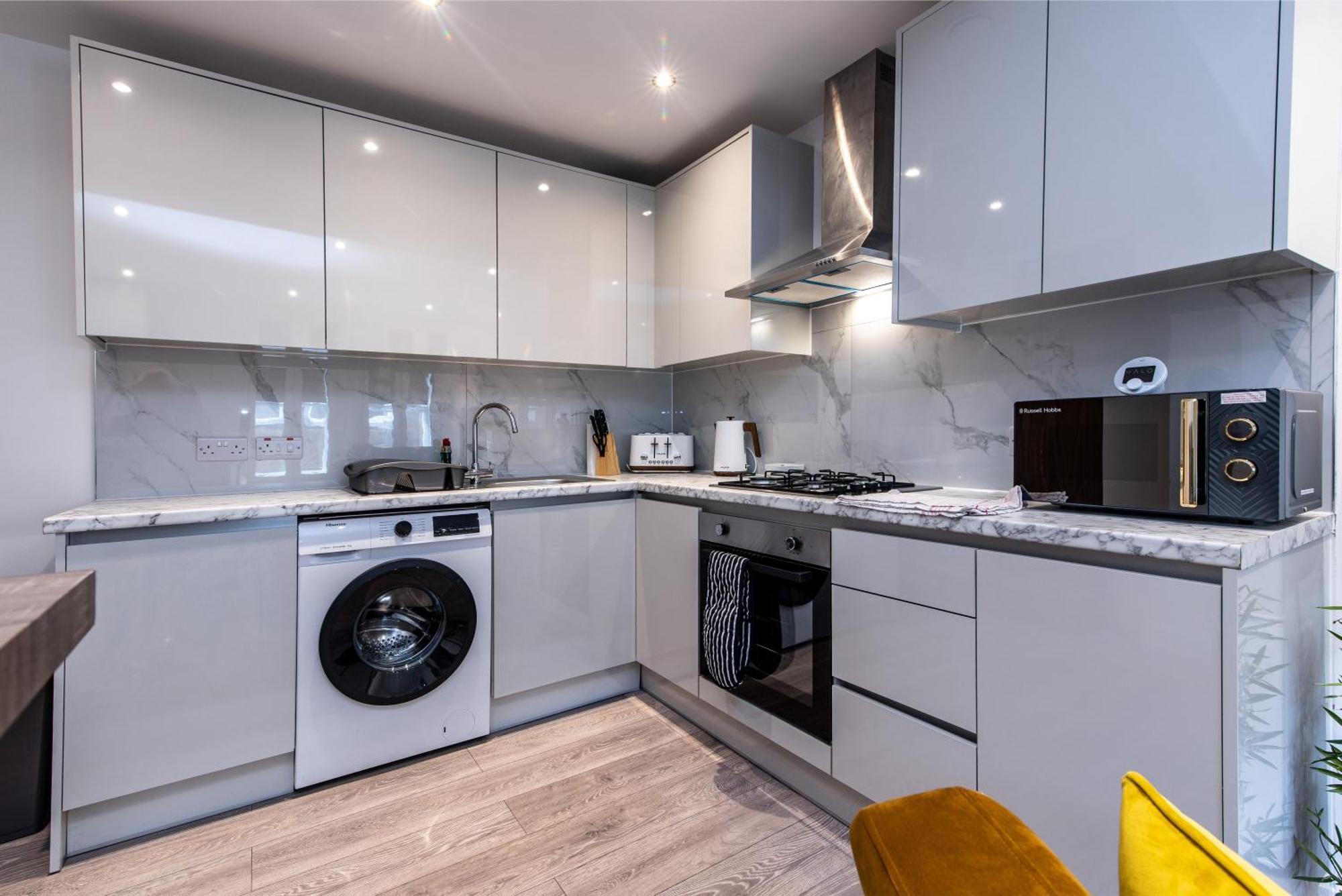 Cosy 2-bed In The Heart Of *