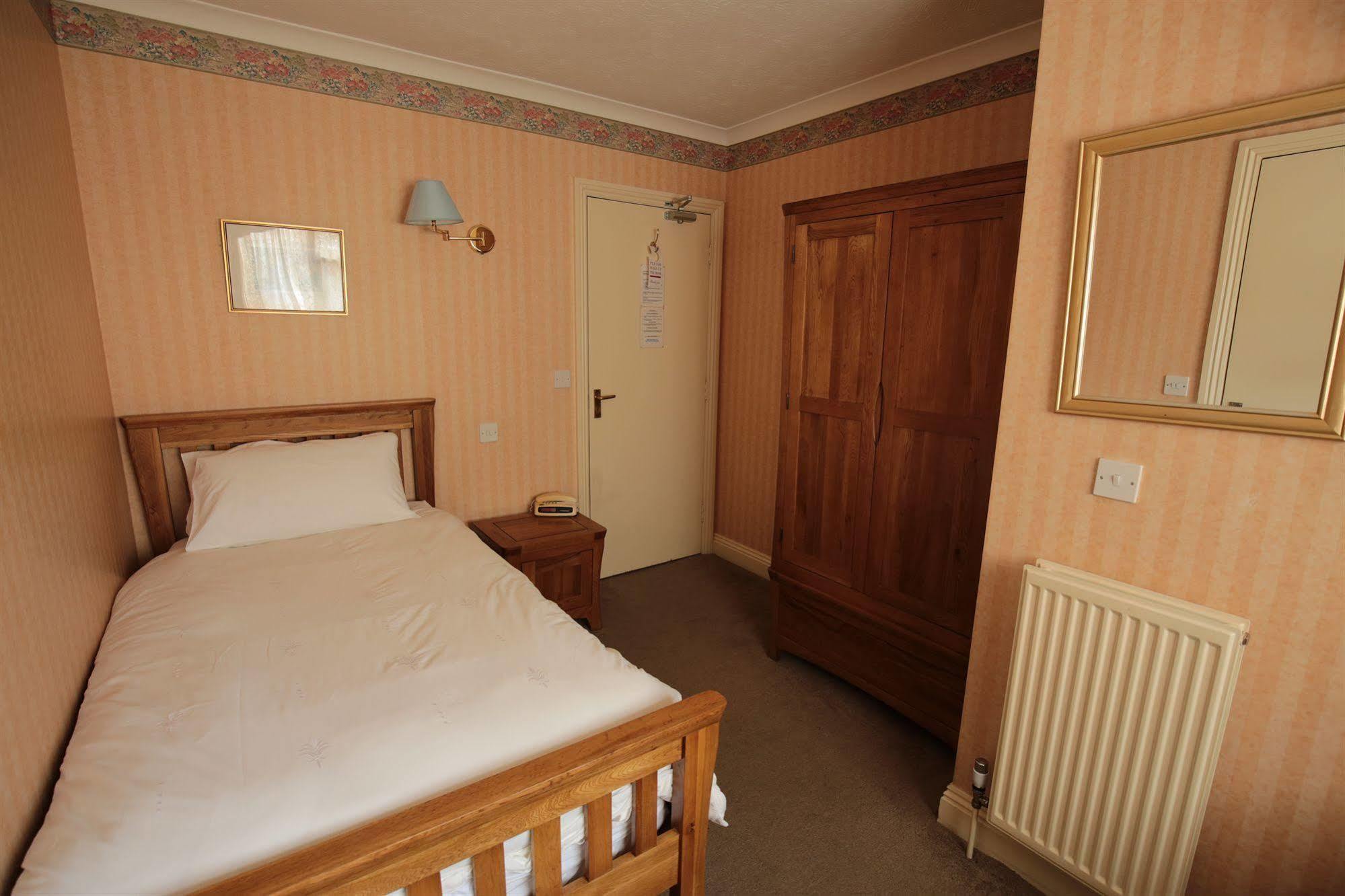 Fernbank Guest house 4*