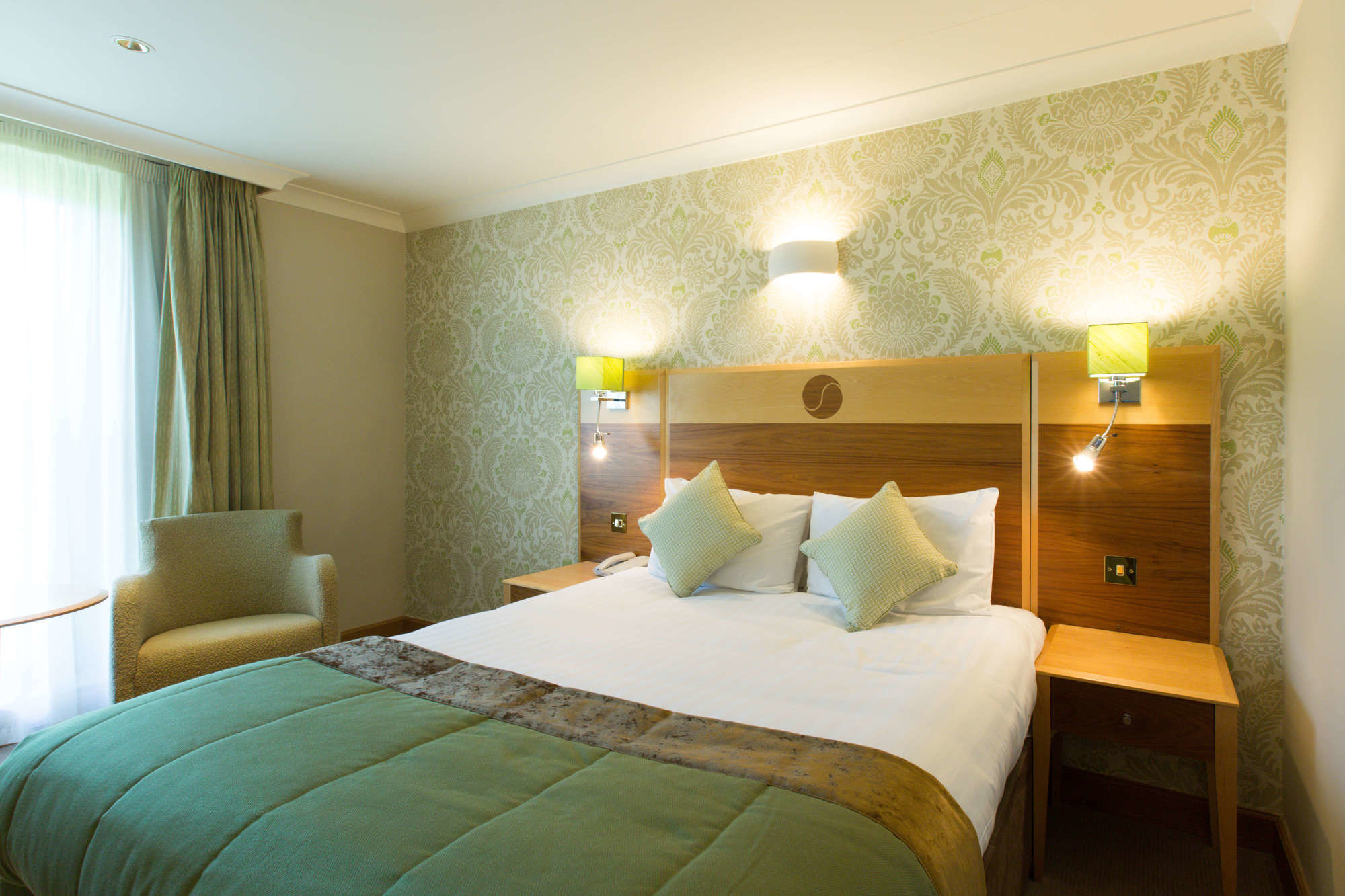 Hampshire Court & Hotel